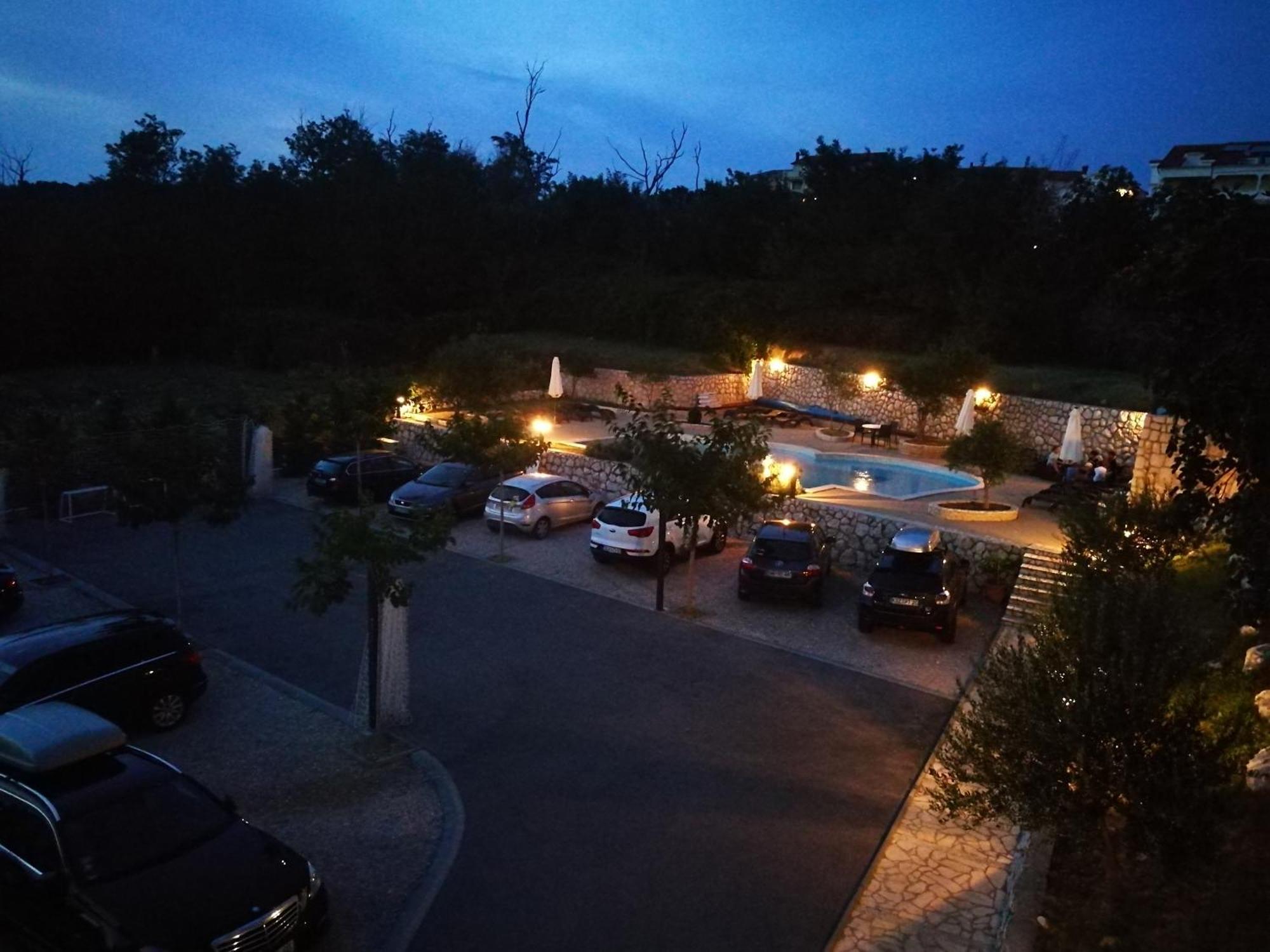 Apartmani Simon Лопар Екстериор снимка