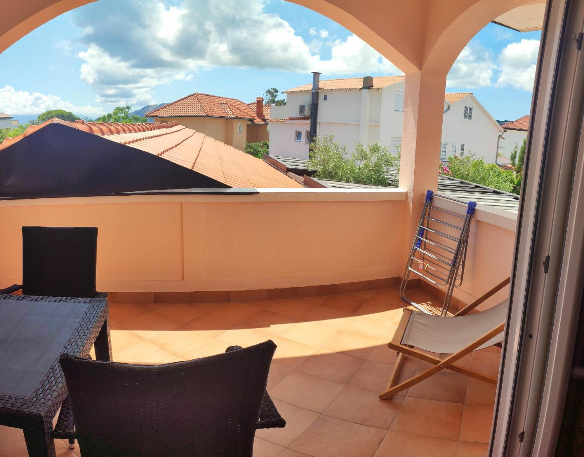 Apartmani Simon Лопар Екстериор снимка