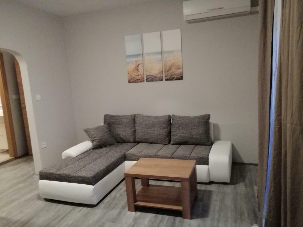 Apartmani Simon Лопар Екстериор снимка