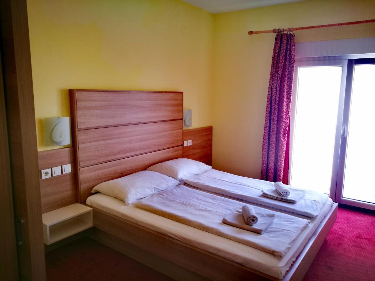 Apartmani Simon Лопар Екстериор снимка